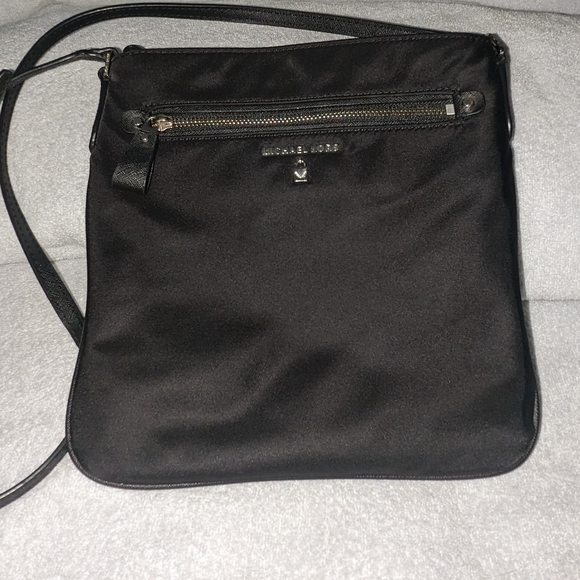 Michael Kors Kelsey crossbody bag. - Picture 6 of 16